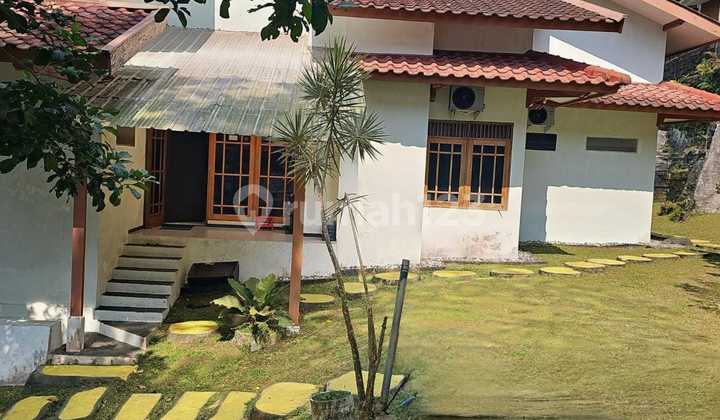 0310.101 Lelang Villa di Desa Lumbangrejo di Prigen Pasuruan