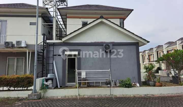 0311.104(Kr) Auction House in Gresik at Menganti, Greenland Residence Garberra 2