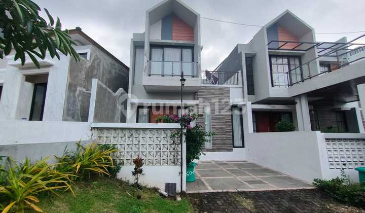 1210.115 Mojokerto Auction House in Pacet at Indraprasta View 1210.115 Mojokerto Auction House in Pacet at Indraprasta View