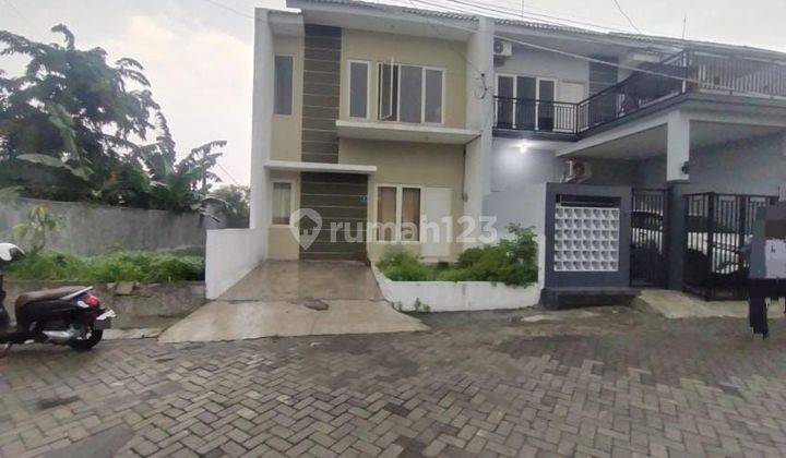 24.1211.78 Lelang Rumah Green Mansion Surabaya Lontar Sambikerep 1