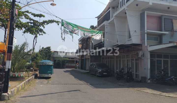 Auction of Pondok Permata Suci Gresik Shop House in Manyar, 0805,19s. Auction of Pondok Permata Suci Gresik Shop House in Manyar, 0805,19s.