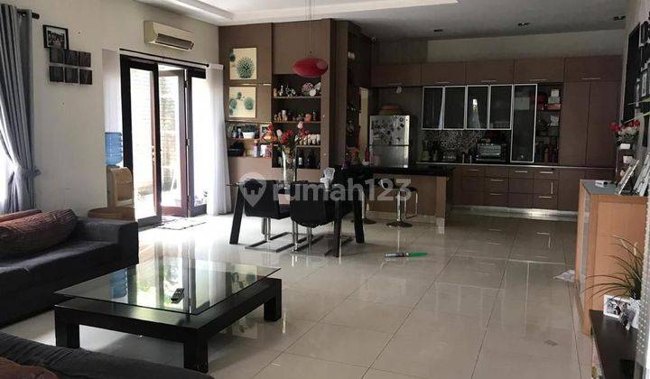 Dijual cepat rumah cantik Taman osaka Karawacci 2