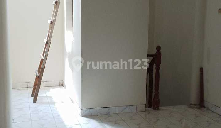Disewakan rumah 2 lantai di Metlend Menteng  2