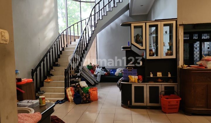 JUAL RUMAH HOEK POSISI STRATEGIS, JALAN LEBAR 3 MOBIL. 2