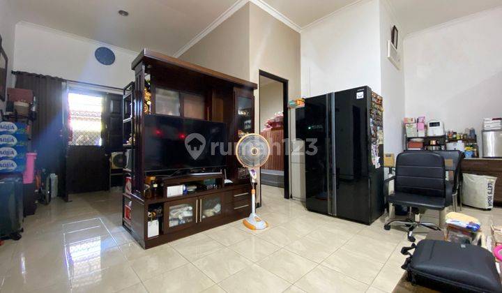 ruang keluarga rumah bagus shm di perumahan