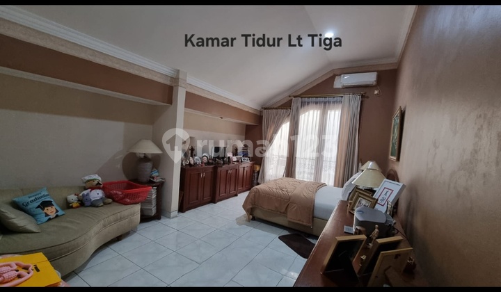 Cheap Sale 3-Story House in Elite Area Kelapa Gading Ready to Live In Flood-Free 2
