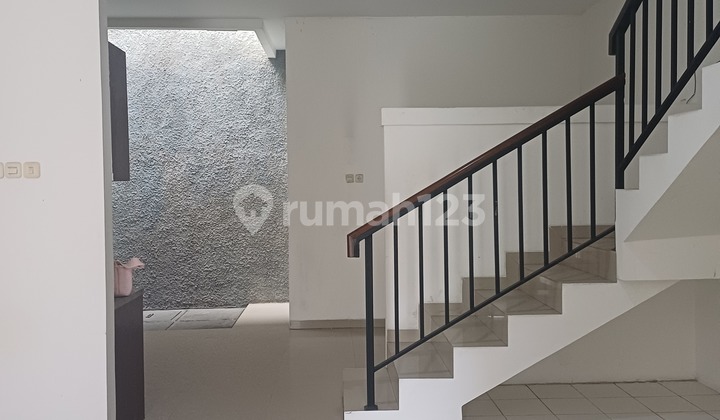 Dijual Rumah 2 Lantai Renovasi Siap Pakai di Kelapa Gading