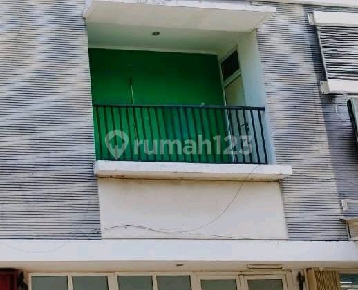 Dijual Ruko Viko Green Court. 3 Lt. Kapuk Kamal. Jakarta Barat. Belakang Mall Taman Palem. Ready, Lokasi Strategis. Dekat Pintu Tol Jorr. Teras Belakang Ada Danau Kecil