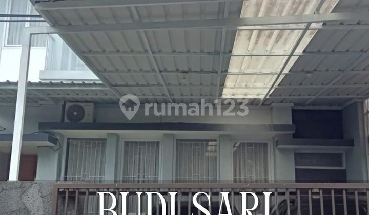 2-Story House, 3+1 Bedrooms Nice and Comfortable in Hegarmanah 2