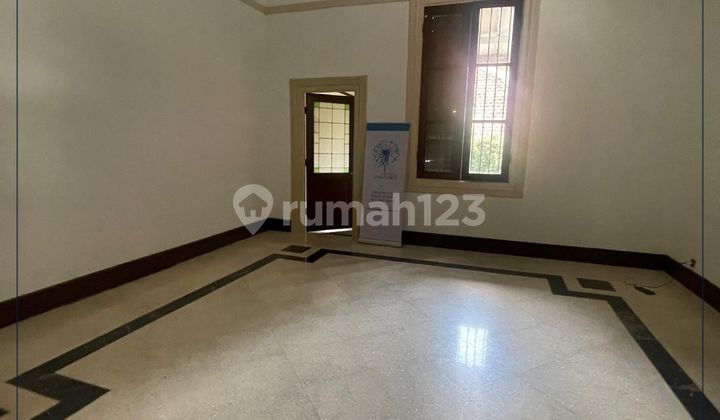 Cocok untuk Usaha Cafe & Resto, Rumah Strategis Sangat Luas di Kemang  2