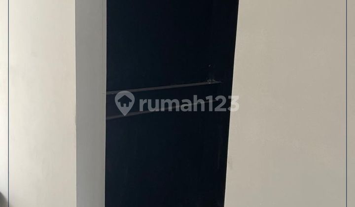 Free Lift for Each Unit, Luxury House in Palmerah West Jakarta 2