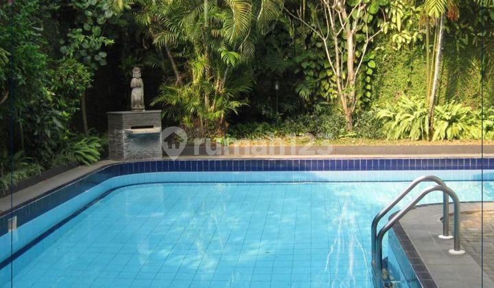 Rumah Mewah Luas 500m2 + Swimming Pool di Jakarta Selatan Rumah Mewah Luas 500m2 + Swimming Pool di Jakarta Selatan