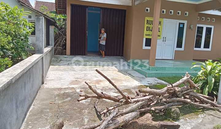 Spacious Yard House Near Mosque, Bragasan, Trihanggo, Gamping, Sleman