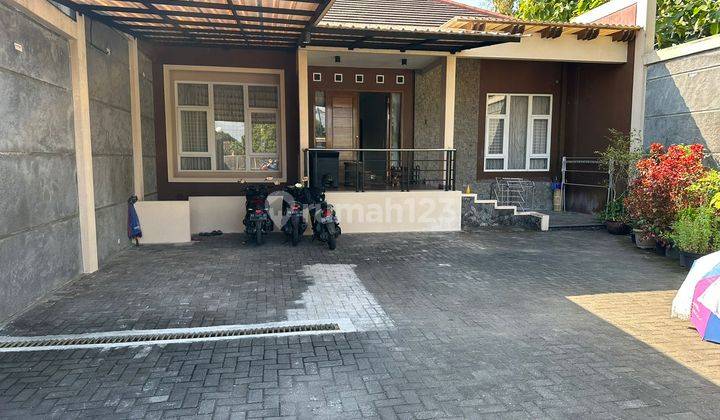 Dijual Rumah Luas Dengan Basement Dekat Ring Road Barat 1