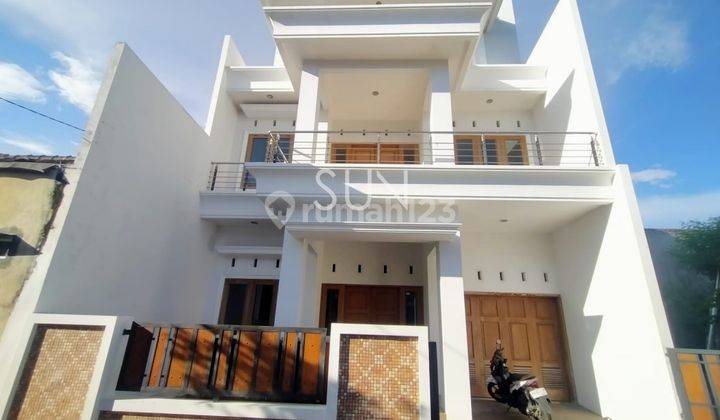 Dijual Rumah Mewah Baru 3 Lantai Di Pasekan 1