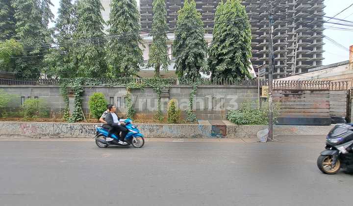 DIJUAL LELANG RUMAH LUAS COCOK UNTUK USAHA KEBON JERUK, JAKBAR 2