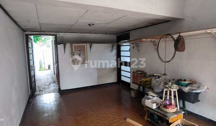 FOR SALE: SPACIOUS HOUSE, SUITABLE FOR BUSINESS, NEAR UGM CAMPUS SLEMAN 2