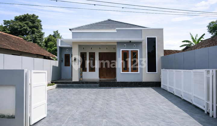 For Sale, Strategic Ready-to-Occupy House in Cebongan, Sleman. For Sale, Strategic Ready-to-Occupy House in Cebongan, Sleman.
