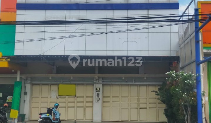 FOR RENT 3-STORY SHOPHOUSE STRATEGIC LOCATION NEAR RSA UGM SLEMAN JOGJA