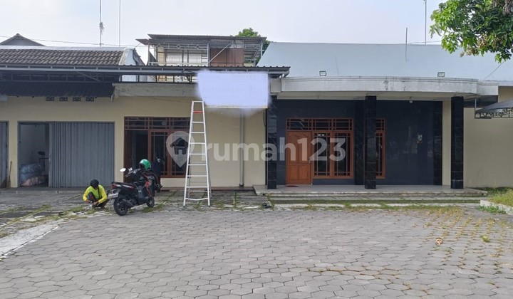 DIJUAL/DISEWAKAN RUMAH LUAS COCOK UNTUK KANTOR SINDUADI SLEMAN