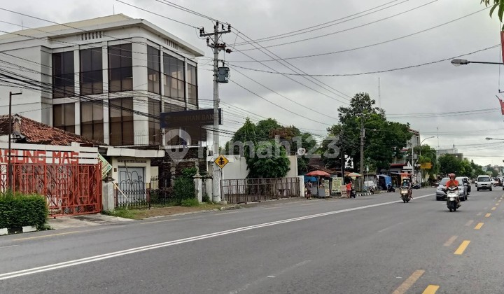FOR SALE 3-STORY BUILDING IN PAKUNCEN, WIROBRAJAN, JOGJA