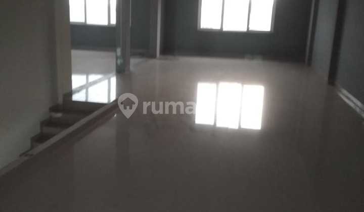 FOR RENT: TANDEM SHOPHOUSE WITH SPACIOUS PARKING IN KARANG MULYA, TANGERANG, BANTEN FOR RENT: TANDEM SHOPHOUSE WITH SPACIOUS PARKING IN KARANG MULYA, TANGERANG, BANTEN