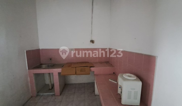 FOR RENT: 2-STORY SHOPHOUSE IN BUSINESS AREA, SINDUADI MLATI SLEMAN.