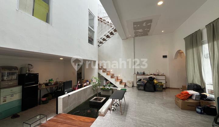 Minimalist 3-Storey Villa with Rooftop Balcony, Serene 2