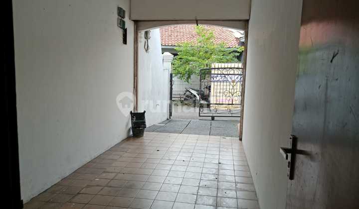 Rumah 2 Lantai 5 Menit Jalan Kaki ke Stasiun Tebet 2