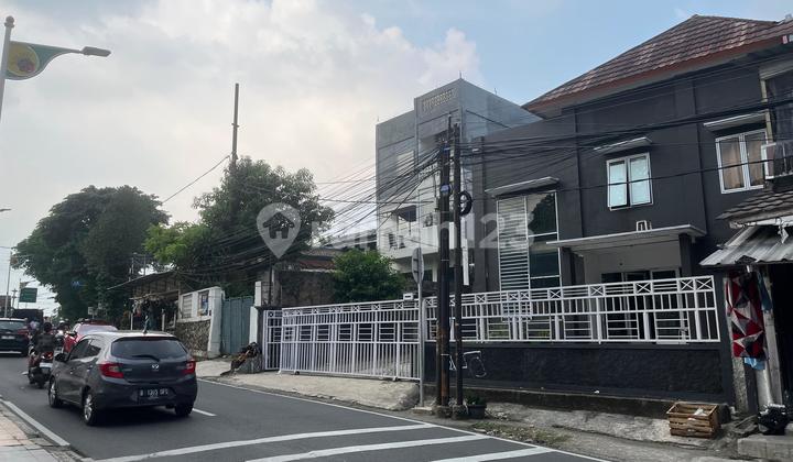 Boarding House with 16 Doors + 2-Story Caretaker's House + 3rd Floor Balcony 2