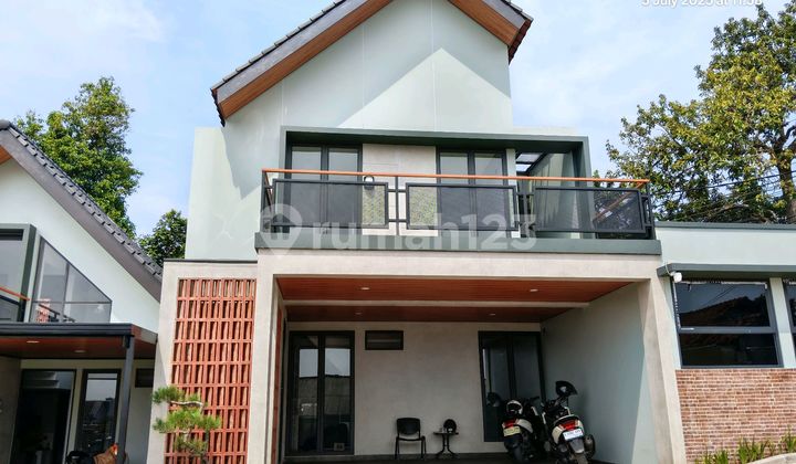 Beautiful 2-Story House with Balcony, Can Use KPR or Installment Payments. 2