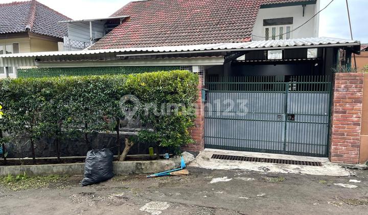 Simple House in a Premium Area Near Lebak Bulus