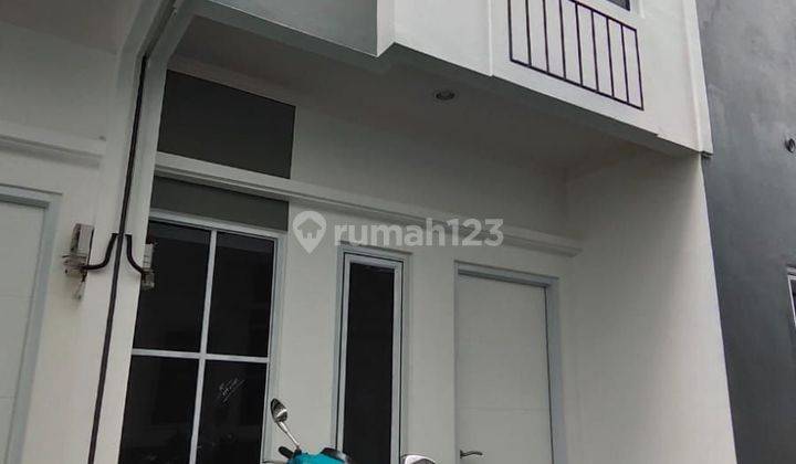 Di Jual Rumah 2 Lt Shm Di Cempaka Putih L,dekat Taman Solo 1