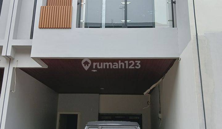 Rumah 2 Lt Strategis Di Cempaka Putih Dekat Ke Taman Solo 1