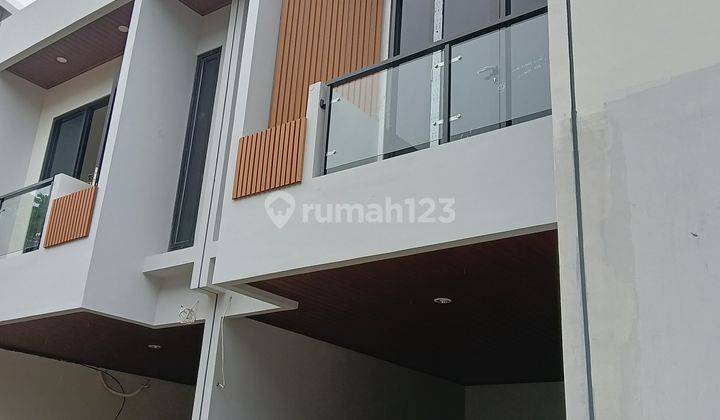 Rumah 2 Lt Shm Di Cempaka Putih Dekat Ke Taman Solo 1