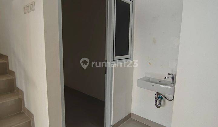 Rumah 2 Lt Shm Di Cempaka Putih Dekat Ke Taman Solo 2