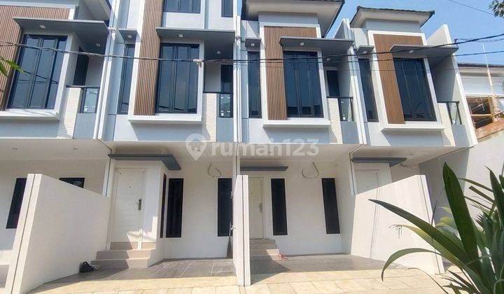 Di Jual Rumah Harga 800 Jutaan Dekat Belakang Stasiun Jatinegara 1