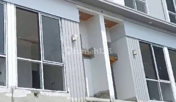 Di Jual Rumah Mewah Pinggir Jalan Dekat Dengan Grand Pramuka City 1