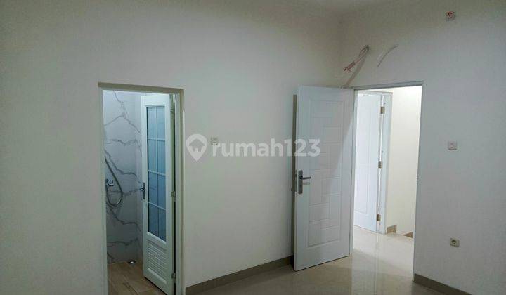 Rumah Siap Huni Tempat Strategis Minimalis Modern 2 Lantai Taman Sari Jakarta Barat  2