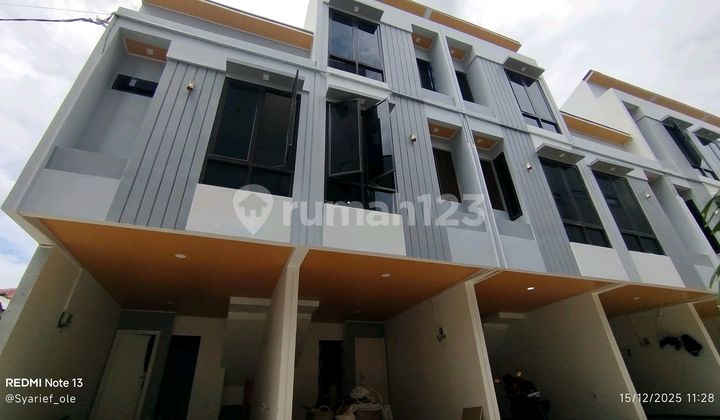Selling Luxury House Cheap in Central Jakarta