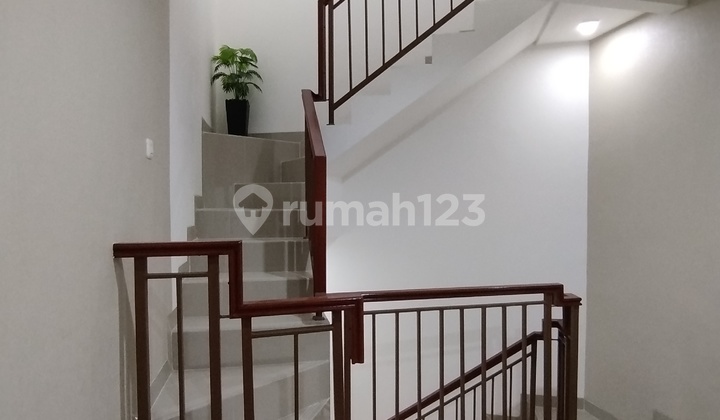 Selling Luxury House Cheap in Central Jakarta