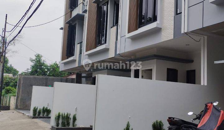 Rumah 2 Lantai Lokasi Strategis Cempaka Putih 2