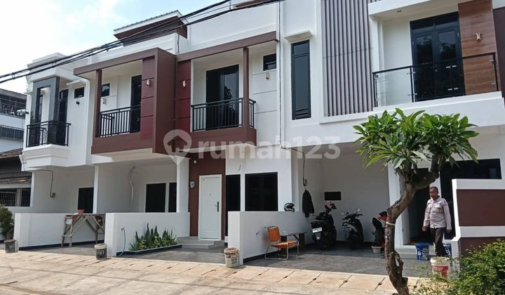 Strategic Location Two-Story House in Cempaka Putih