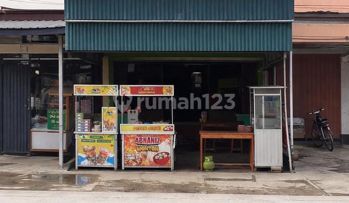 Nice Shop House in a Busy Location. On the Edge of the Road, Promising Investment.