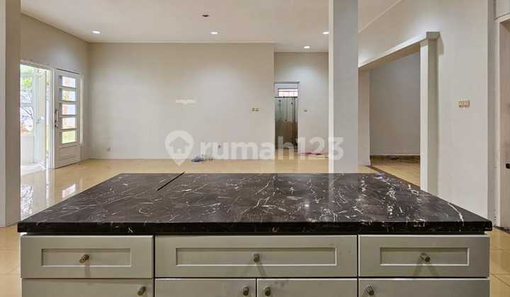 RUMAH DI JL. MARTIMBANG - KEBAYORAN BARU, DEKAT PAKUBUWONO  1
