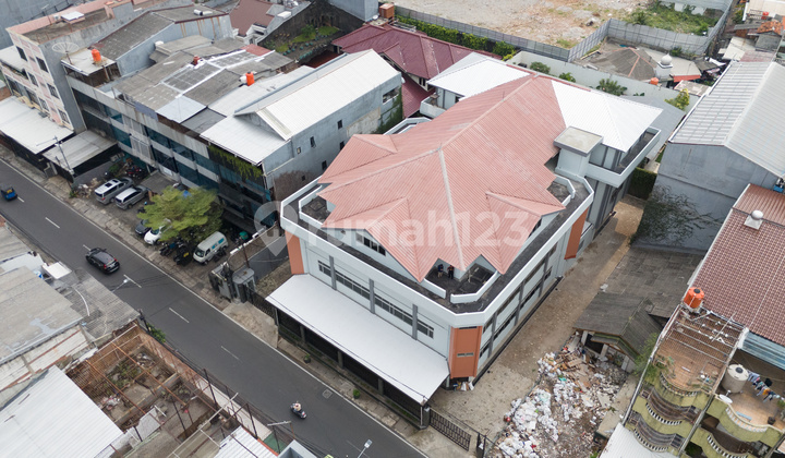 DISEWAKAN GEDUNG KOMERSIAL 2610M2 4LANTAI HARGA NEGO