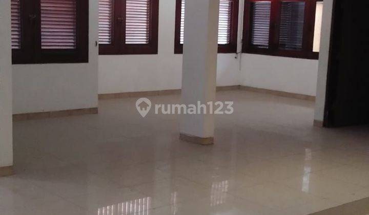 Rumah disewakan 2 Lantai daerah Jakarta Pusat. Rumah di Jalan Sumbawa, Menteng  Jakarta Pusat, SHM, Bagus hadap Timur 1