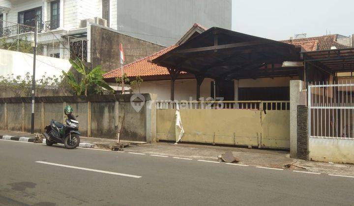 Rumah disewakan 2 Lantai daerah Jakarta Pusat. Rumah di Jalan Sumbawa, Menteng  Jakarta Pusat, SHM, Bagus hadap Timur 2