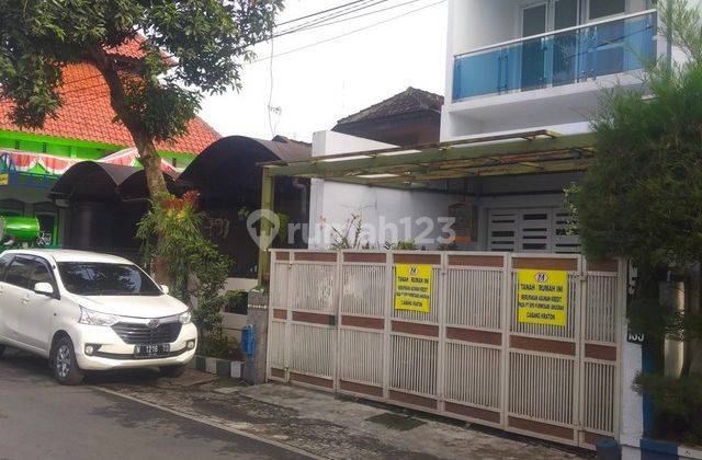 RUMAH TELUK PELABUHAN RATU MALANG 7642 2