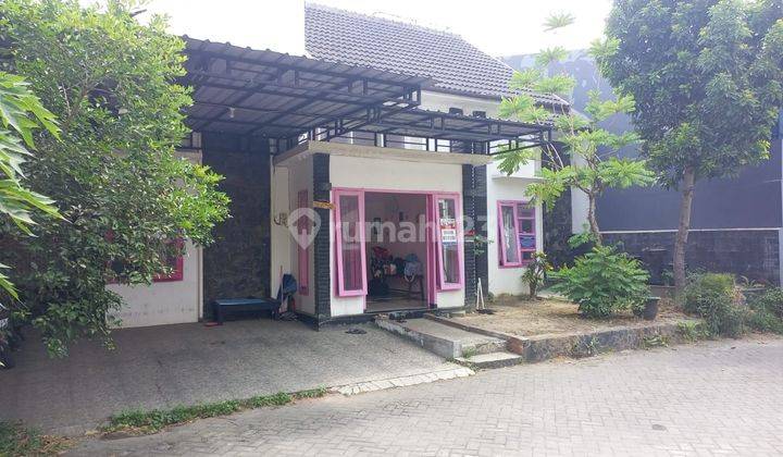 Julia - Rumah Di Simpang Candi Panggung Bagus 1